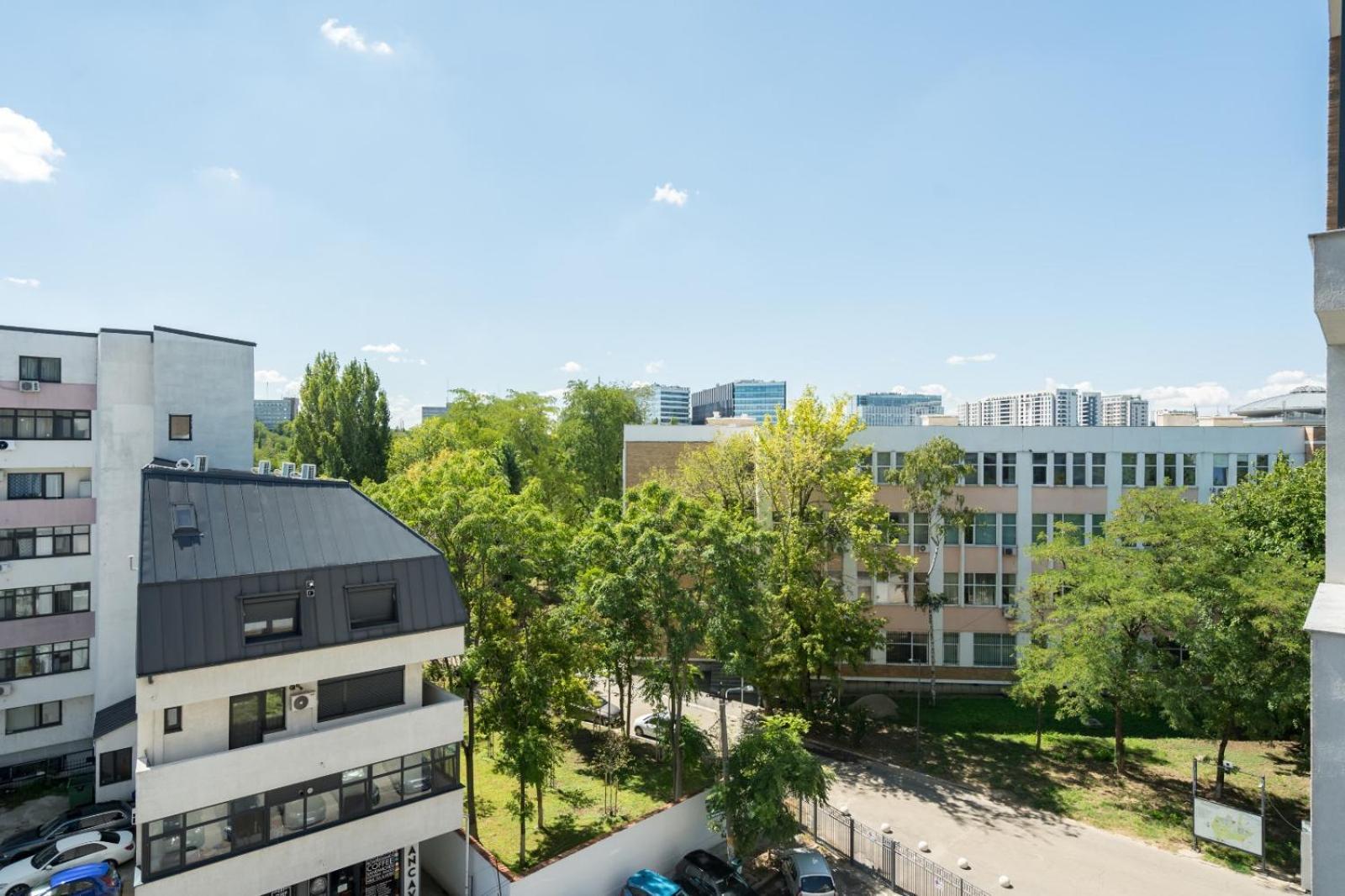 A Home Away - Politehnica Park Boekarest Buitenkant foto