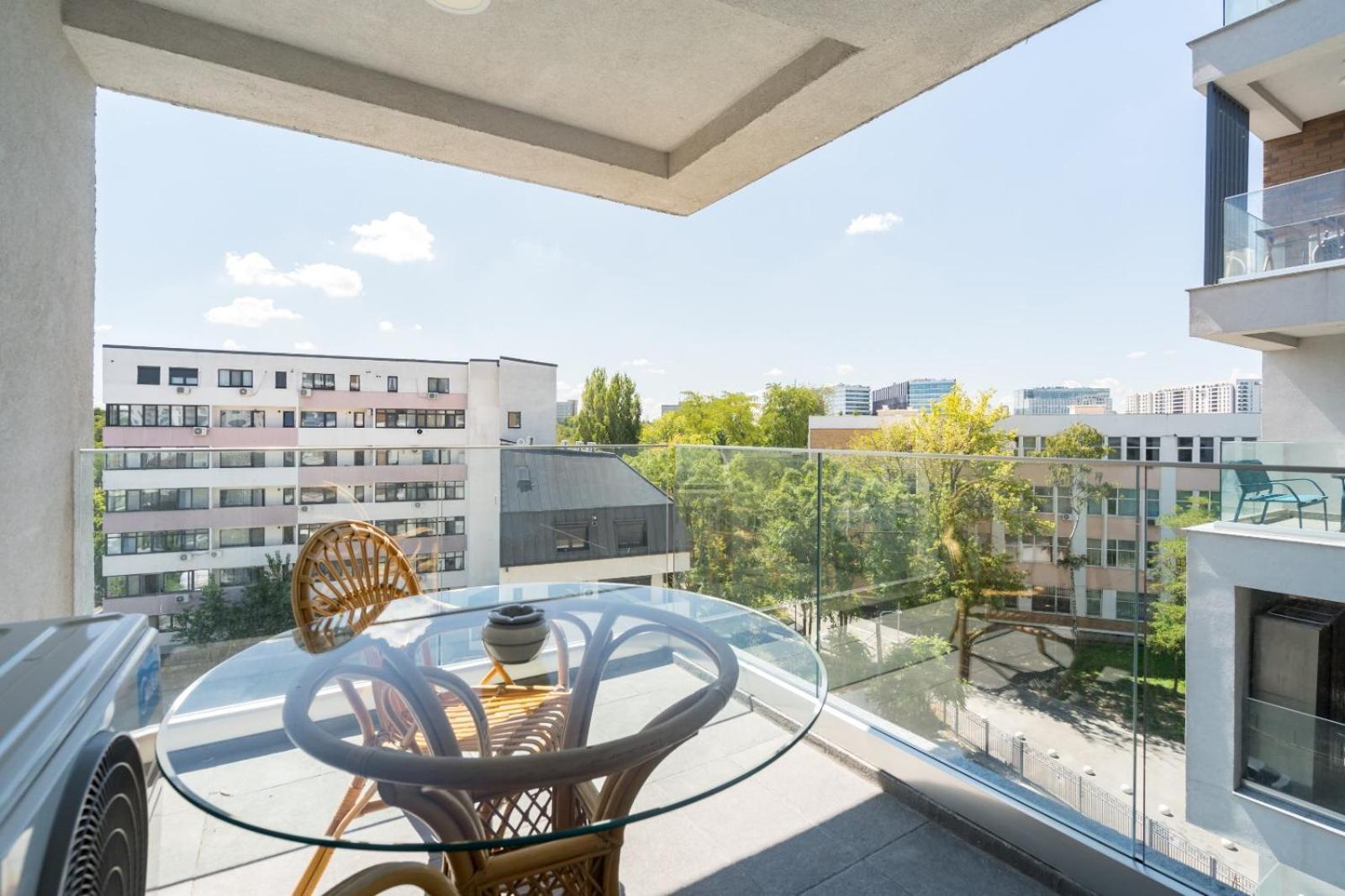 A Home Away - Politehnica Park Boekarest Buitenkant foto